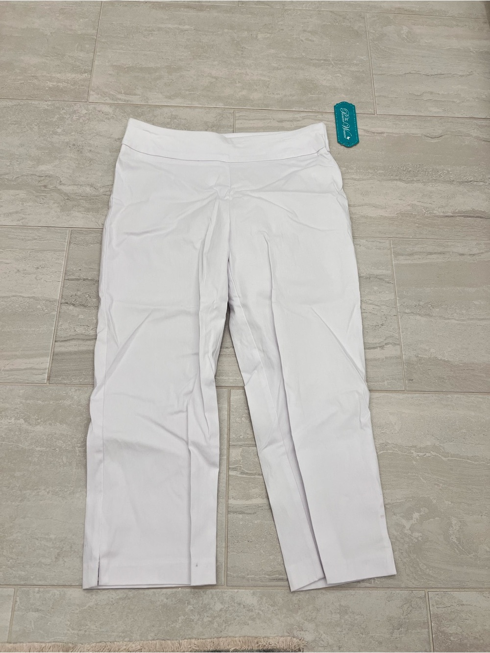 The Pioneer Woman White Capri Pants - Clean Everyday Style